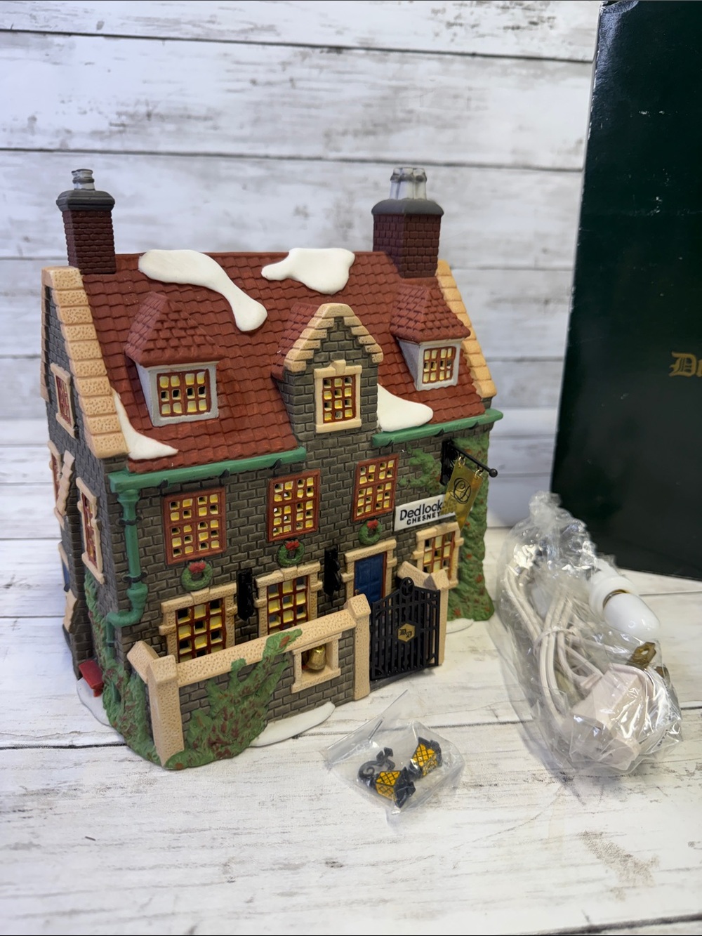 Dept 56 DEDLOCK ARMS Christmas Village with light and box complete